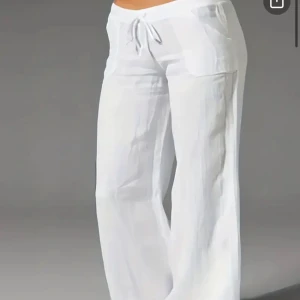 Linnebyxor - Jättefina linnebyxor vet inte vart dom är köpa eller storlek men skulle säga XS/S. Ganska korta på mig som är 178. Hör av dej för frågor. Inte alls genomskinliga.