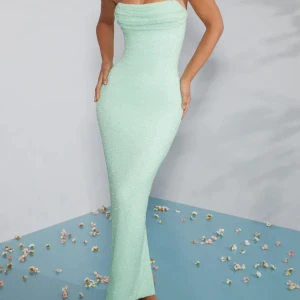 Mintgrön klänning - Använd endast en gång. Storlek: XS UK: 6