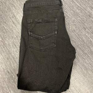 Ett par jätte fina men små lågmidjade jeans från Zadig Team 💖  Storlek: W25 L30
