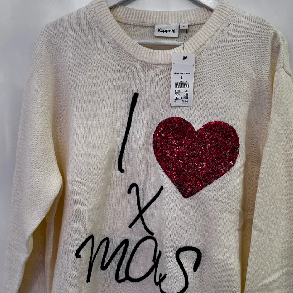 Säljer en fin beige ny tröja med texten: I Love X- mas.  Storlek: L / 40 Helt ny med tags, prislapp kvar 399:-. Tröjor & Koftor.
