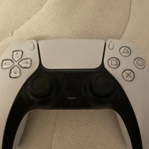 Säljer en helt ny Playstation fem kontroll - Helt nya 