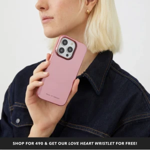  Ideal of Sweden skal iPhone 15 - Nytt super coolt mobilskal från ideal of Sweden. Helt oanvänt, plast och allt kvar! Säljer pågrund av har fel telefon⭐️Funkar för iPhone 15. Kostar 349 på hemsidan🔥