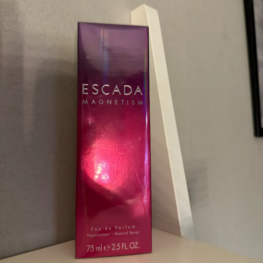 Säljer min Escada Magnetism parfym för har redan en lika. 75 ml oöppnad.. Övrigt.