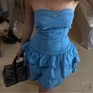 Klänning  - SUPER snygg jeansklänning❣️❣️i jätte br akvaviter och sällsynt!!