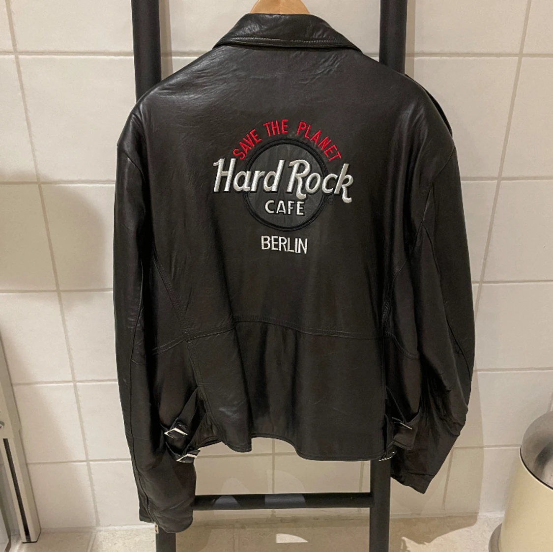 Hard rock cafe  - 90