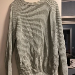 Kofta - Fin grön färg som ej kommer fram på bilden