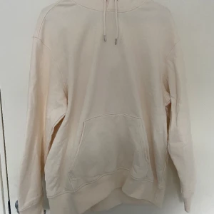 H&M Hoodie - Tjenare, säljer nu en oanvändbar hoodie med lapp kvar från H&M. Skriv gärna vid funderingar eller prisförslag👍