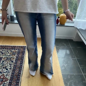 Jeans! - Snygga lågmidjade jeans! St M men passar mig som har S vanligtvis! 💓