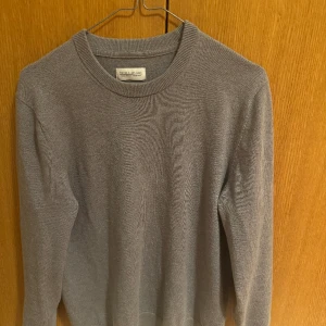 Merino ull tröja - Merino ull tröja från these glory days. Inga defekter och väldigt bra skick. Storlek M. Vill bli av med så snabbt som möjligt då det vankas flytt. Grymt pris!