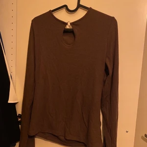 Brun bomullstopp - En brun topp material bomull säljer för att den inte passar längre!