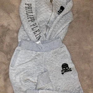 Mjukis dress - Philipp plein mjukis dress med fickor och luva. Nyskick