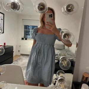 klänning - Supersöt klänning från aritzia🩵i jättebra skick!