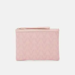 Superfin kuvertväska från Valentino i rosa 🫶 Passar perfekt till balen. Använd ca 2 gånger.