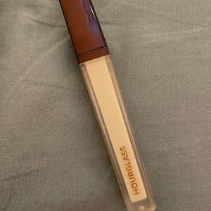 Hourglass concealer - Fel färg därför säljs den, den stora!💕