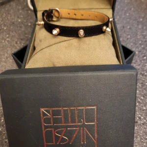 Maria nilsdotter armband  - Säljer detta armband från maria nilsdotter den är använd några gånger men inget som syns direkt. 