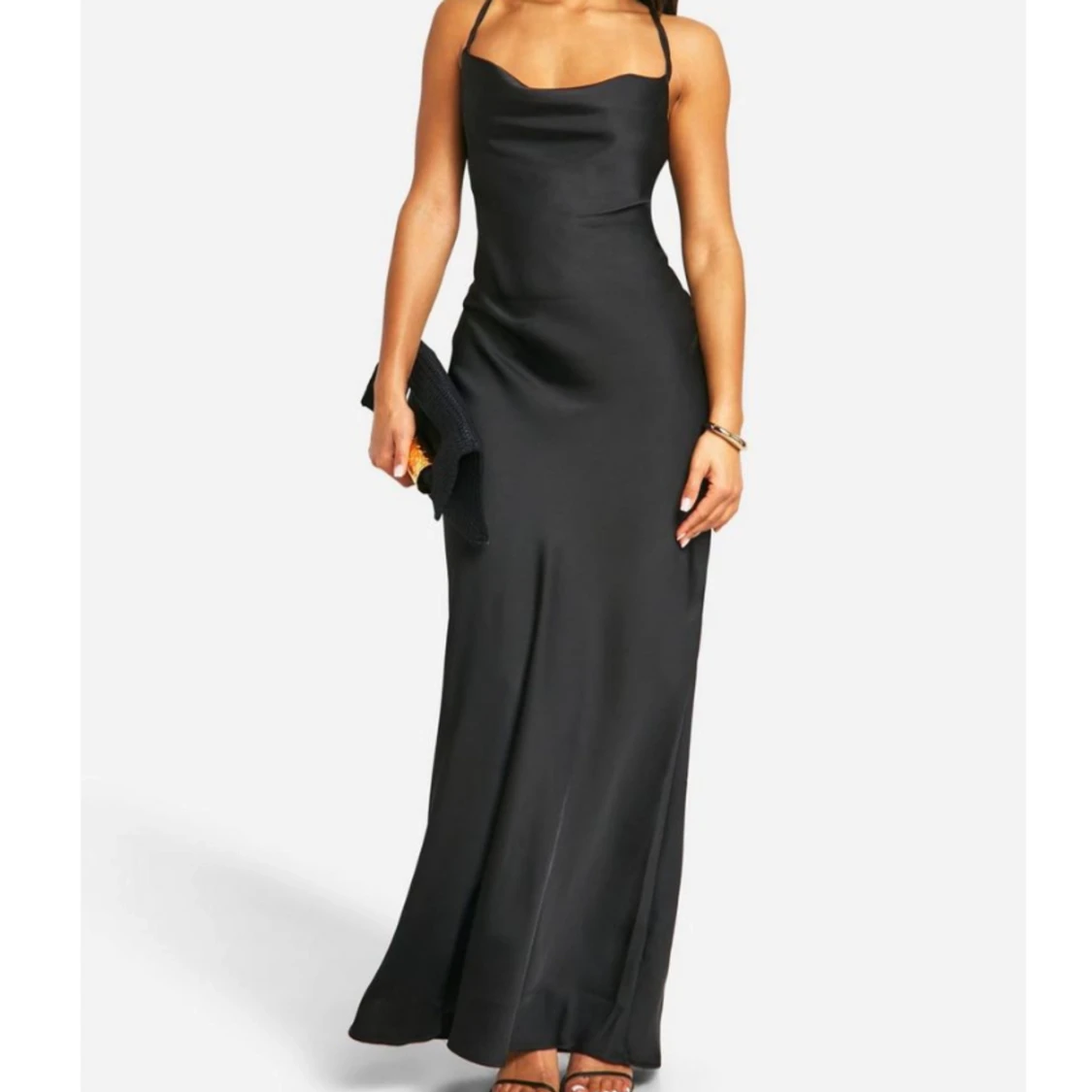 Svart satin balklänning - 90