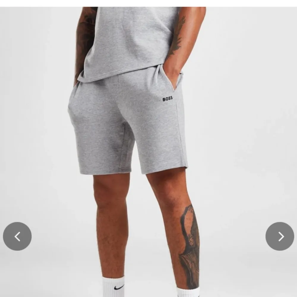 säljer dessa jätte fina Hugo  boss shorts oöppnade  från JD sports i storlek S då det skulle varit en present och hann inte skicka tillbaka! Slutsålda på hemsidan!☺️. Shorts.