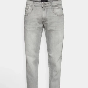 Replay anbass  - Tja! Säljer nu mina nästintill helt nya Replay anbass som är storlek 29:32 hör av er vid minsta lilla! Köptes i nk och har kvar kvittot🍾