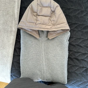 Massimo dutti tröja - Säljer en nästan oanvänd massimo dutti tröja. Super populär och sällsynt.  Strl Medium.