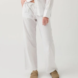 Linnebyxor  - Säljer dessa fina linnebyxor från Gina Tricot i storlek S. De är i bra skick då de endast är använda ett fåtal gånger 💕