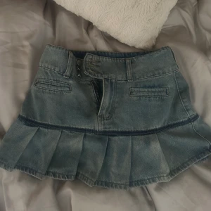 Jeans kjol - Säljer nu denna helt nya jeans kjol då den inte passade!💗💗