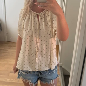 Blus  - Såå snygg blus som passar till allt, använd fåtal gånger❤️