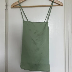 Topp - Jättesöt grön topp från Gina Tricot 💕Använd en gång