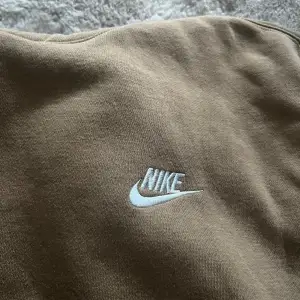 Helt ny aldrig använd Nike hoodie   S  Färgen är som på första bilden