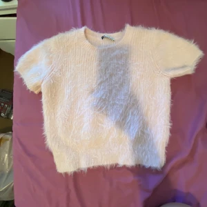Rosa zara topp - Rosa tröja från Zara. Storlek L men passar som S. Gärna skicka prisförslag!