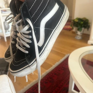 Supersnygga Vans  - Säljer mina jättefina Vans då dom inte längre kommer till användning. Bra skick men lite smutsiga💞