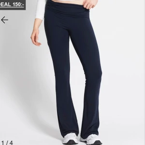 Yoga pants - Mörkblåa yoga pants ”Noelle” från Lager 157, aldrig använda med prislappen kvar! Ordinarie pris 200kr