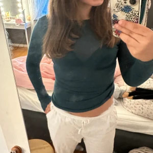 intimissimi tröja! - en grön intimissimi tröja, använt en gång köptes i april. kommer inte till användning och säljer därför!❤️