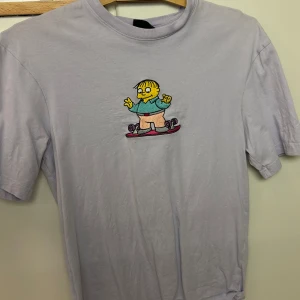 Simpsons t-shirt - Frän t-shirt som jag bara använt 1 gång. Köpt från HM. Storleken säger XS men sitter som M. 