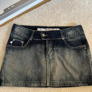 Jeans kjol - Jeanskjol, knappt använd 