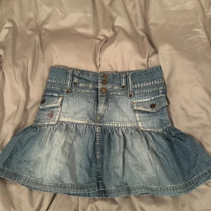 Jeans kjol med volang - Säljer nu denna jätte fina jeans kjol med volang då den inte passade💗💗 