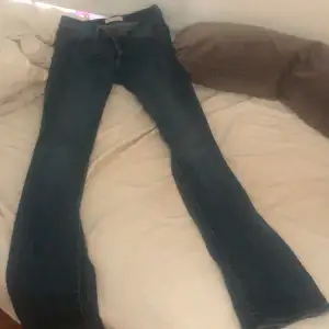 Ett par jätte fina bootcut jeans i bra skick!