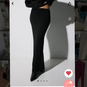 Lågmidjad kjol - Nelly perfect Low Waist maxi skirt. Väldigt bra skick