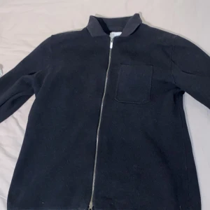 Bläck Adam knitted overshirt - Säljer nu min bläck tröja! Märks inte att den är använd då skick är 9/10. Denna modellen säljer inte bläck längre, sök upp namnet och kolla själva. Den såldes för ca 2 tusen, mitt pris 649kr!