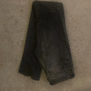 Gråa Diesel jeans  - Gråa Diesel jeans i nästan nytt skick.  W26 L34