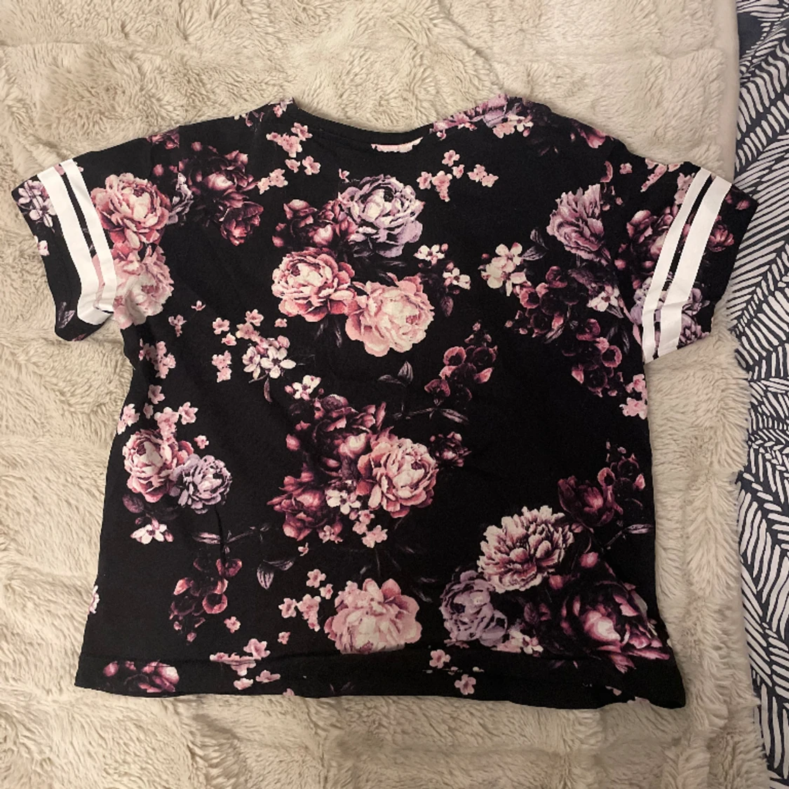 Blommig T-shirt - 90