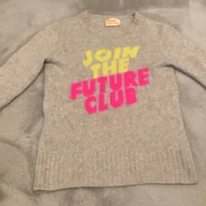 From future tröja  - Säljer min from future tröja då den inte kommer till användning, bra skick, nypris 2500kr. Använd köp nu! 