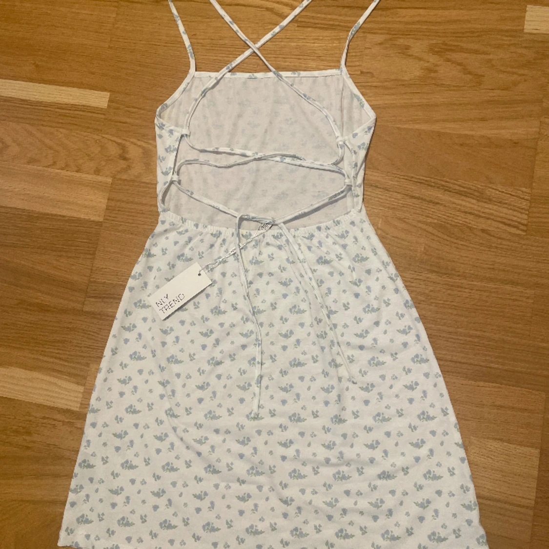 Miniklänning med band - 90