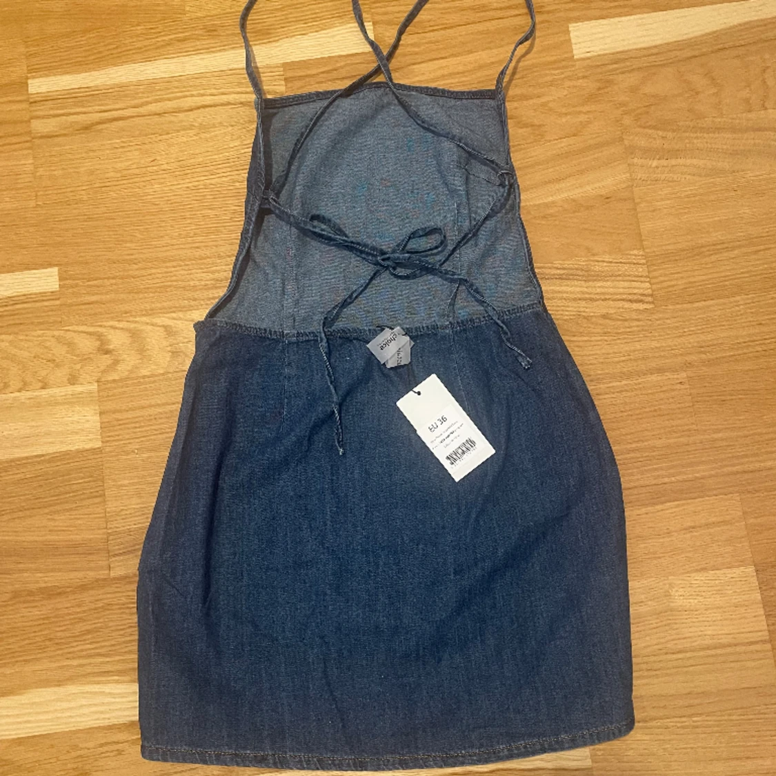 Miniklänning i denim med band