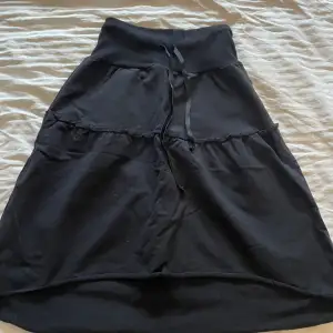 En svart kjol ifrån house of lola💗