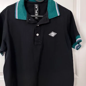 Replay  - Storlek S,  Replay piké  Använt ett par ggr bara! 