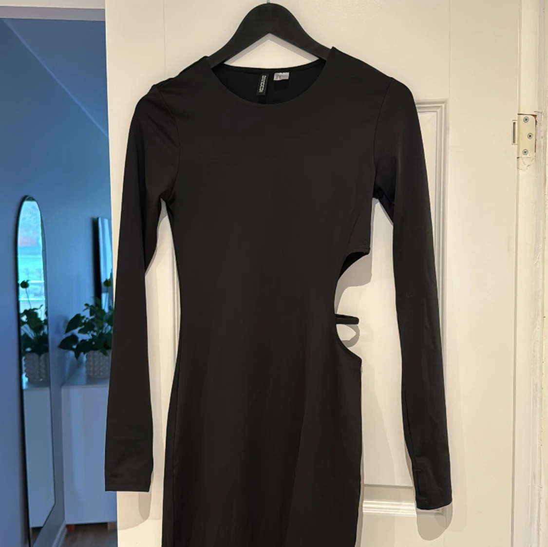 Lång klänning med cutouts