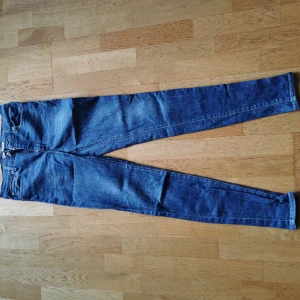 Levis Jeans - Levis skinny jeans i midjemått 29 Fint skick