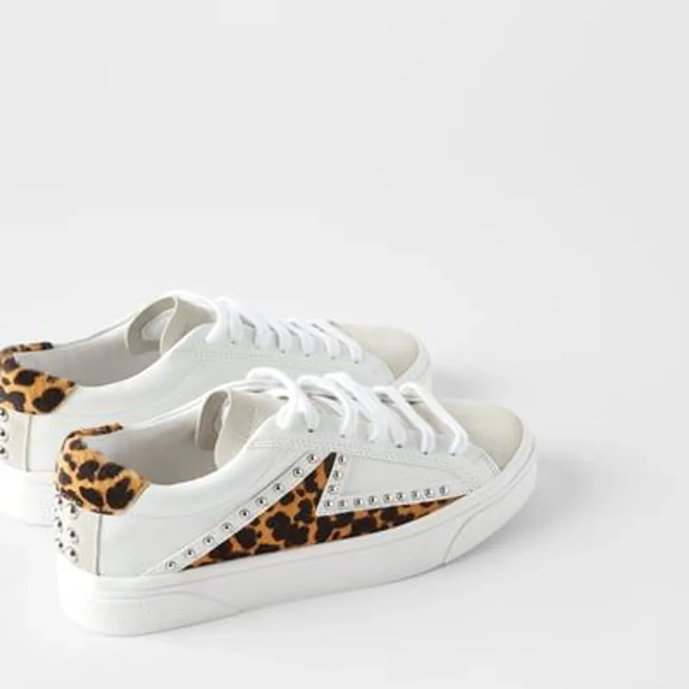 Säljer ett par skor från zara som är som har leopard mönster💗 Andvända men ändå i bra skick! Kom privat för fler bilder eller frågor💗. Skor.