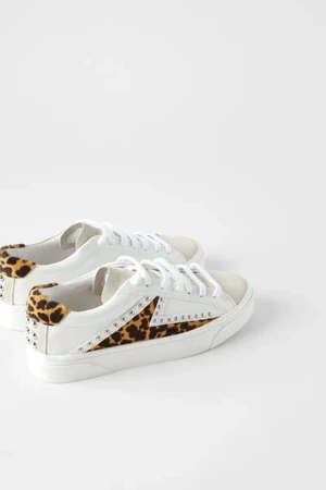 Skor - Säljer ett par skor från zara som är som har leopard mönster💗 Andvända men ändå i bra skick! Kom privat för fler bilder eller frågor💗