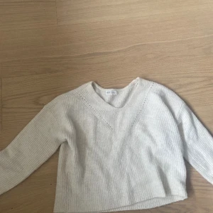 Stickad tröja  - xs/s stickad tröja inte använd alls så mycket. Kostade 199kr ny.